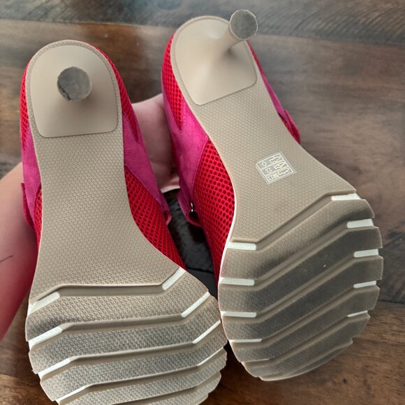 The Tepper Heel SNEEX *Limited Edition Color Red* Size 8 Comfortable Heels - Picture 4 of 5